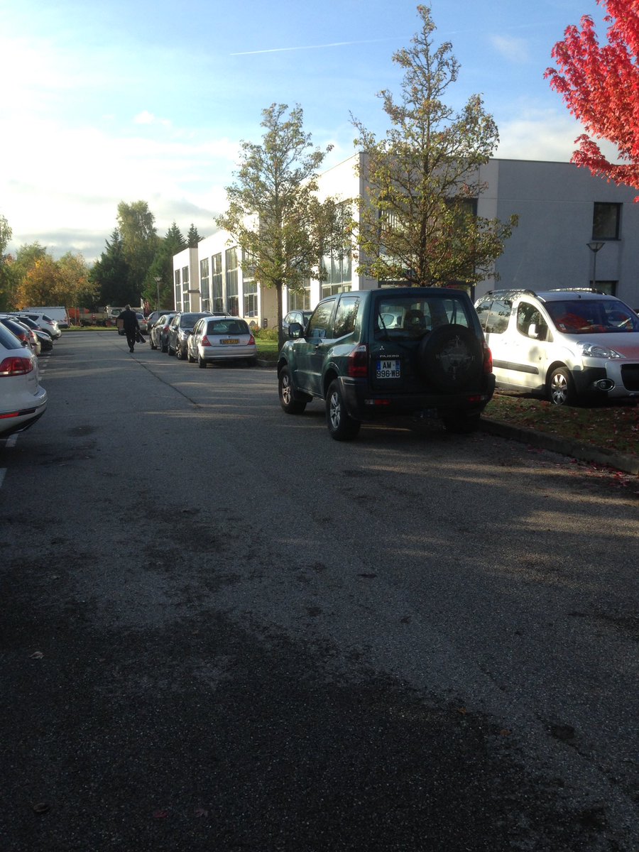 romainsteinmetz's tweet photo. @INSEECChambery, les parkings des entreprises sont utilisés par les étudiants. Merci de rappeler que leurs parkings sont vides @Technolac https://t.co/mrWztYk3vj