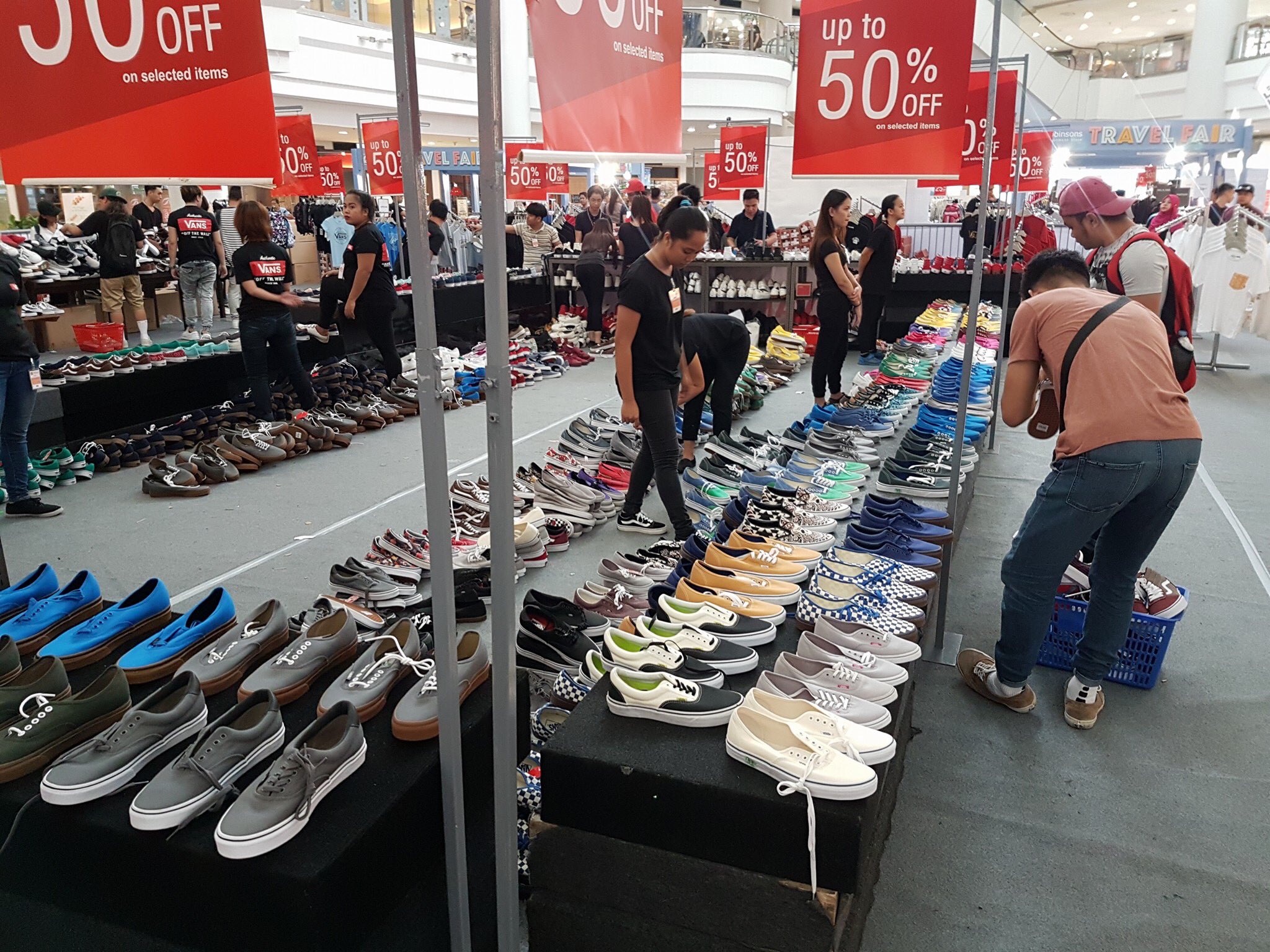 vans robinsons ermita