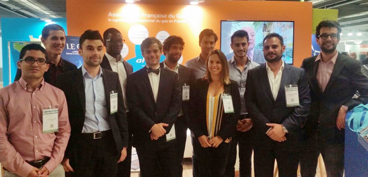 cf_afg's tweet photo. Félicitations aux diplômés du MSIGG promo 2016-2017! #30ansMastère #AtoutMSIGG https://t.co/C8JGzJyERh
