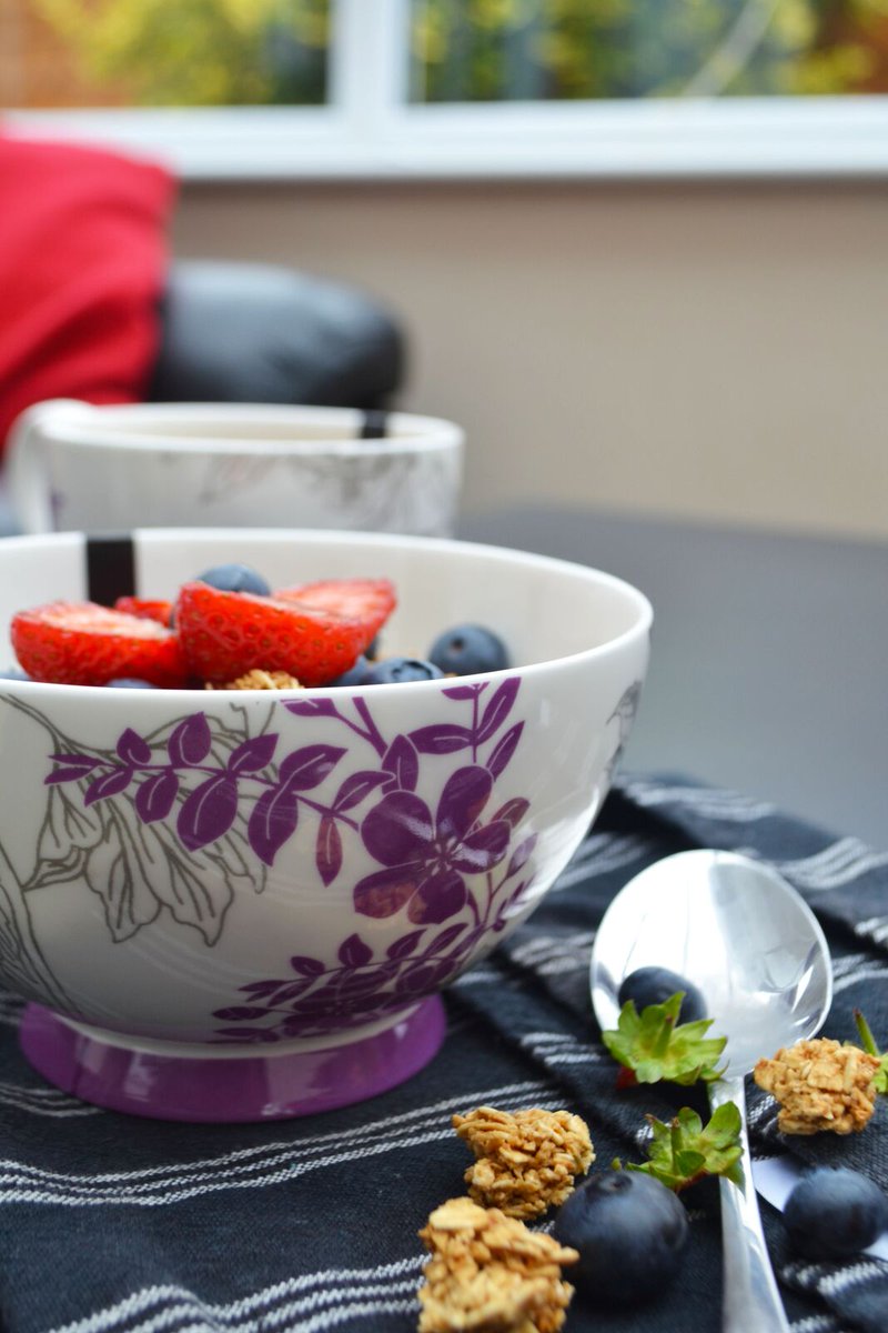 Wake up the right way with a bowl of fruit granola and the beautiful range of crockery from Inspire... 🌷 ow.ly/5BNU30fBahg