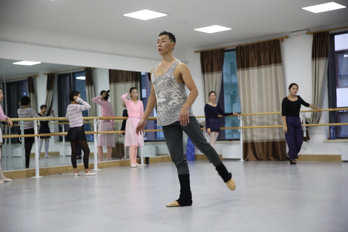 СТА С.Ганбат: Бүсгүй хүний биеийн хөдөлгөөн дотоод сэтгэлийн төлөв байдлынх нь илэрхийлэл байдаг tusgal.mn/s-ganbat-busgu…