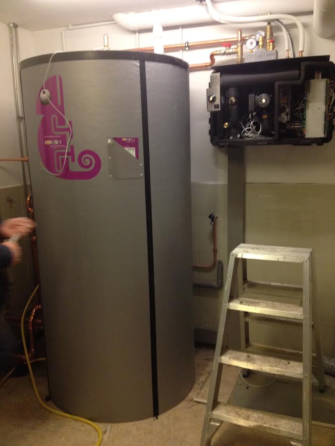 Groene_W's tweet photo. Zonnestroom ook inzetbaar voor het verwarmen van water door gebruik van #buffervat en #warmtepomp #energiemanagement Van harte welkom! https://t.co/MIrEVN58pg