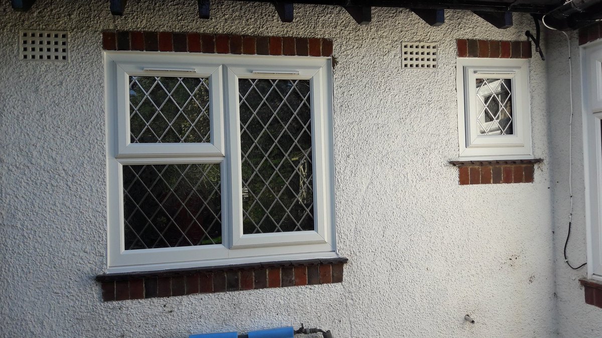 lee_upvc_repair's tweet photo. A couple of single glazed windows replaced yesterday in #Bridlington with a-rated upvc ones #JustInTimeForWinter https://t.co/tv8i9aczK2