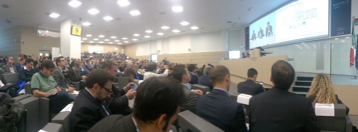 512_215's tweet photo. Al settimo anno di ricerca l'Osservatorio Cloud l'interesse per i risultati della ricerca si conferma alto! #OCIS17 @StefanoMainetti https://t.co/uoewOlG004
