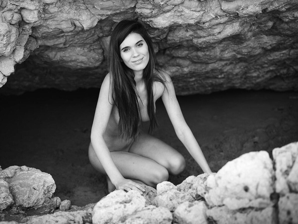 nuexpo on X: VICTORIA (aka Angela Rei) > t.cokGfpDb7cjK #nuexpo  #grandformat #nudiste #naturiste #photoshooting t.coLKqix8oESM  X