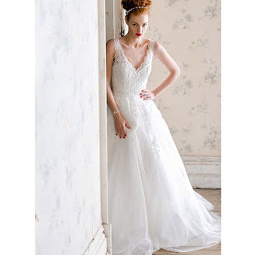 CLOSING DOWN SALE: Belle (by Charlotte Balbier) size 12

Was £1299, now £850
Contact us today on 01635 35113

#Newbury #weddinggown #Bride