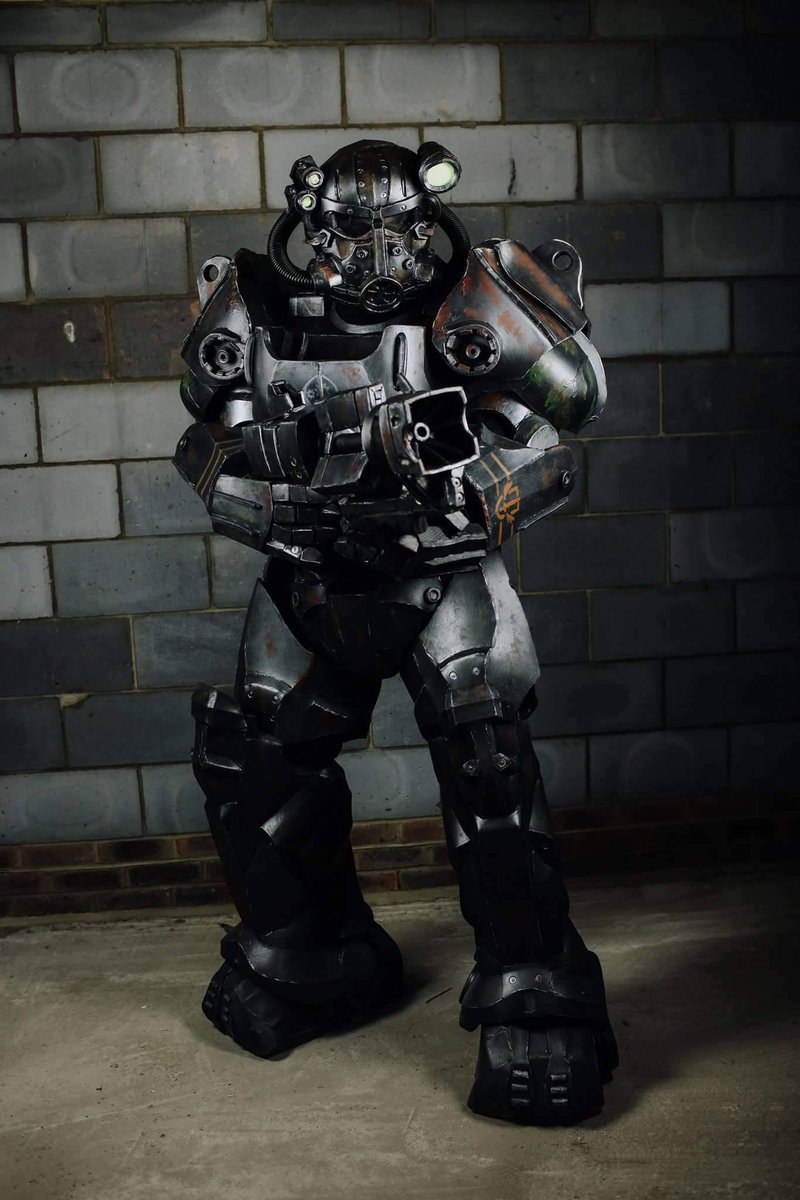 bethesda_ESP's tweet photo. ¡AD VICTORIAM HERMANOS!

¿Cuál es vuestro más memorable de la saga #Fallout ?

Celebramos 20 años #Fallout20th 

Cosplay por @MrZCosplay https://t.co/uuRrjHiSg7