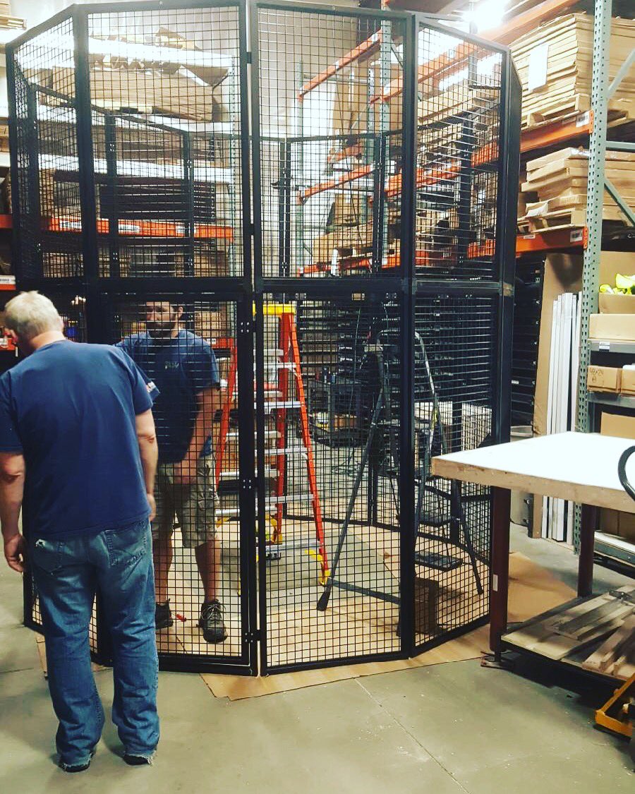 CustomCagesUSA's tweet photo. 10' x 10' #Suncatcher enclosure. We build every Suncatcher in the shop to ensure it will assemble smoothly and easily. #customcages #parrots https://t.co/NH2XPQnrOf