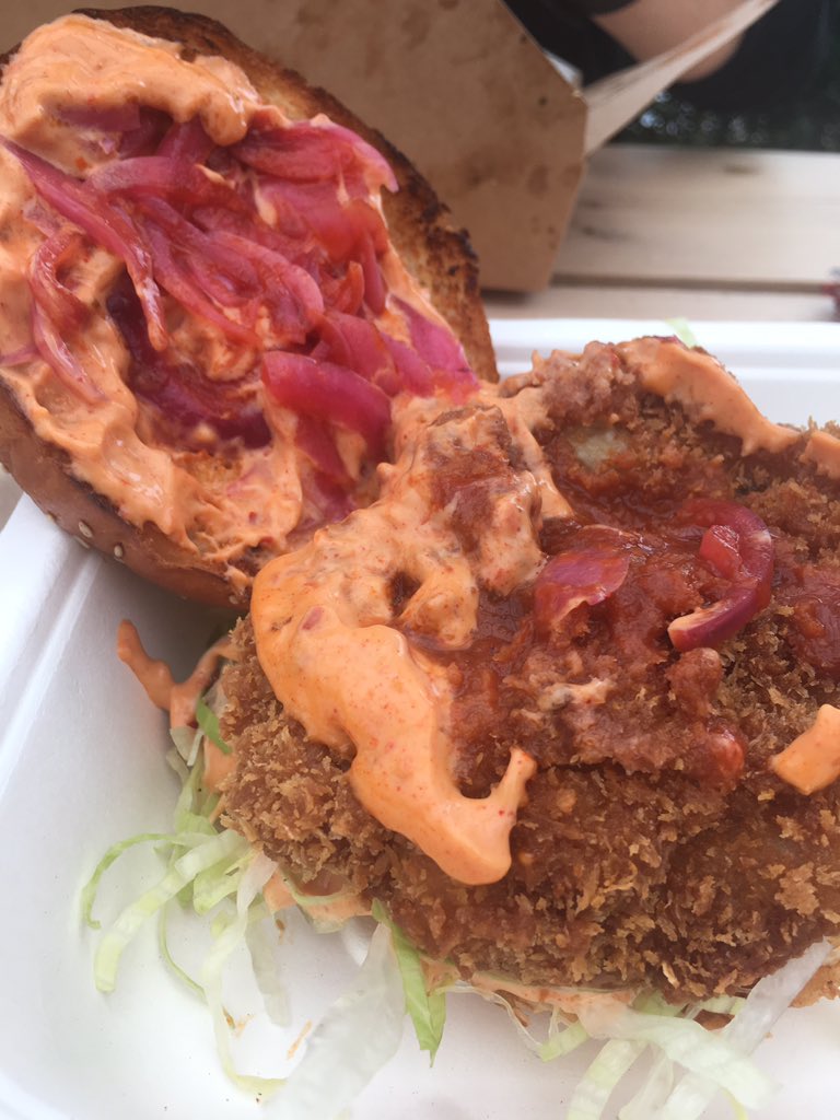 PhillipRekRap's tweet photo. @Laura_Gant @stokeybears @stokeybears this is what a real chicken burger looks like! Thank you @CoqfighterUK https://t.co/MoCzzo8wX0