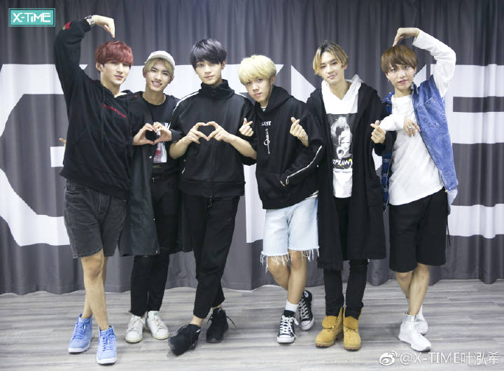 XTIME_PengCC's tweet photo. 在这个团聚的节日里 希望大家都能和自己的家人的在一起 吃吃晚饭 看看月亮 ��吃月饼 
#x-timeboys #团聚 #中秋节 https://t.co/cbHmgExprs