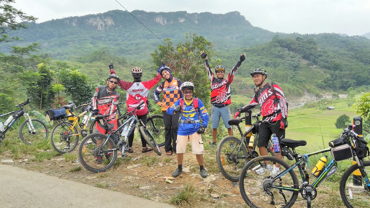 GowesGBMS's tweet photo. Petualangan Gowes Seru Ke 6 Curug in 1 Day,#240917
#CurugMariuk,
#CurugBatuMerah
#CurugRomantis
#CurugHordeng
#CurugKembar
#CurugCiburial https://t.co/0MYp51BbgS