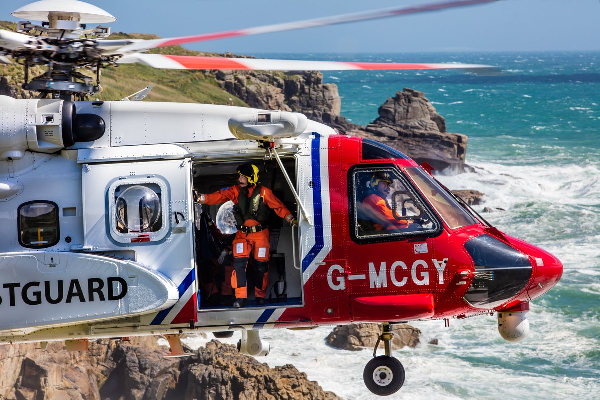 MCA_media's tweet photo. UK Coastguard currently responding to explosion on board dredger. Coastguard helicopter airlifting casualties to hospital #DodmanPoint #Cornwall https://t.co/ItQ7QEpRWj ©GregCaygill https://t.co/CIR0CjAC1K