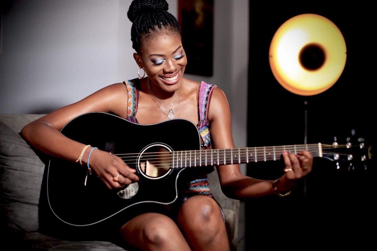 danouela's tweet photo. Mes amours, mon nouveau clip sur 1remix du titre l’Histoire d’une guitare de @KeblackOfficiel est en ligne 🔥💕ici: 
https://t.co/OdZiOMbsV6 https://t.co/7IqT6iLFdE