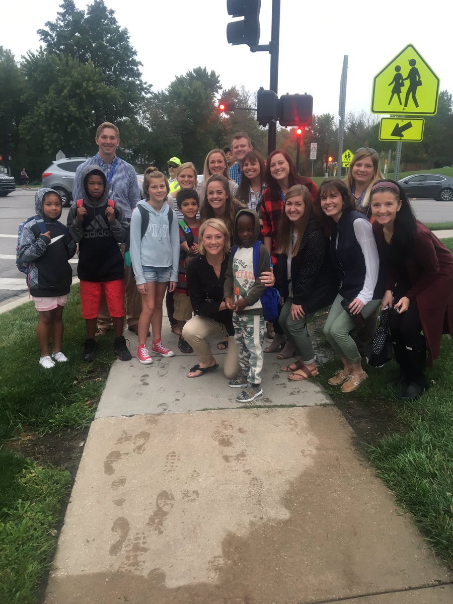 KristieDarby's tweet photo. Rising Star Staff walking students to school! @theSMSD @RStar512 #walktoschoolday2017 #beastar512 https://t.co/82ABvVHu3c