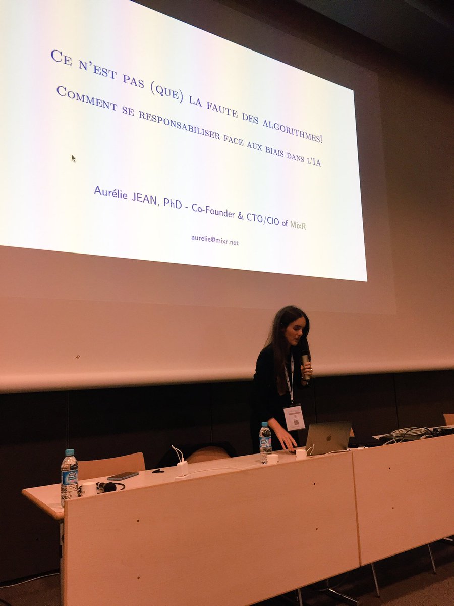 DigitalUniv's tweet photo. "Évitons de reporter la faute sur les algorithmes et responsabilisons-nous face aux biais dans l'IA" @Aurelie_JEAN #experiences2017 #IA https://t.co/hjhVXIBJW3