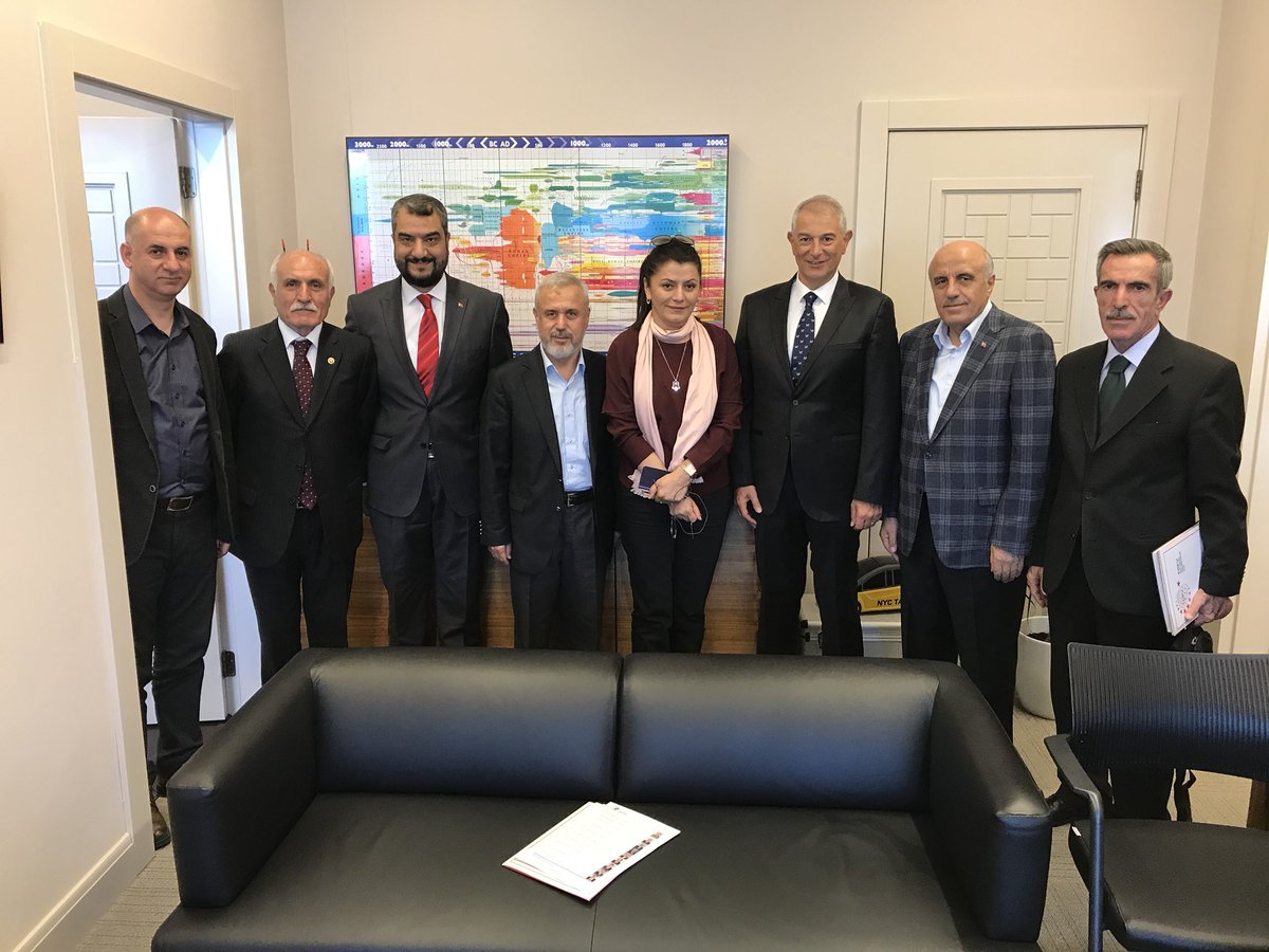 tdpv2016's tweet photo. Vakıf Yönetimi Cumhurbaşkanı Başdanışmanı Reha DENEMEÇ’i ziyaret etti. https://t.co/sYyZu8sbni