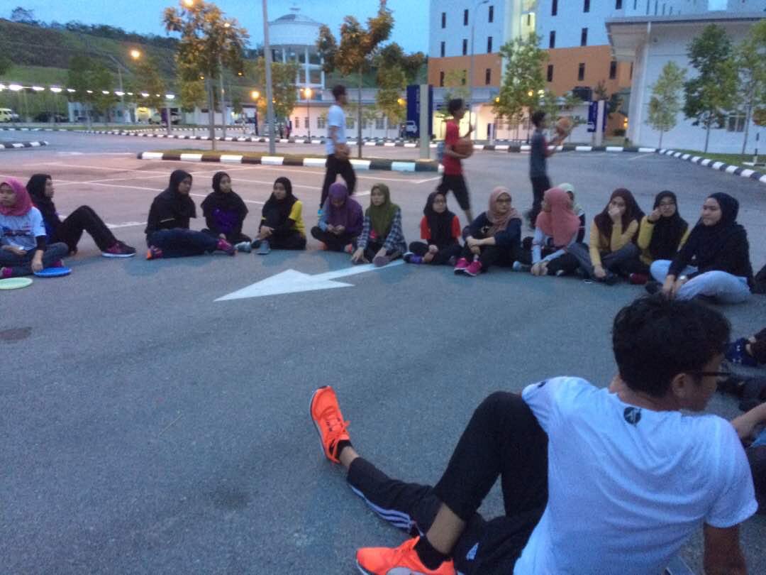 theowltimate's tweet photo. Terima kasih datang,besok jgn lupa turun lagi ye..fit together with frisbee! https://t.co/jQOTCrck6d