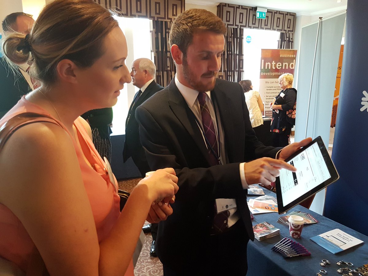 simpson_d01's tweet photo. @allancampbell09 showing a demonstration of @freeagent to an entrepreneur at @FalkirkBiz #fbd2017 @smargretkennedy https://t.co/TV5qxhJGDj