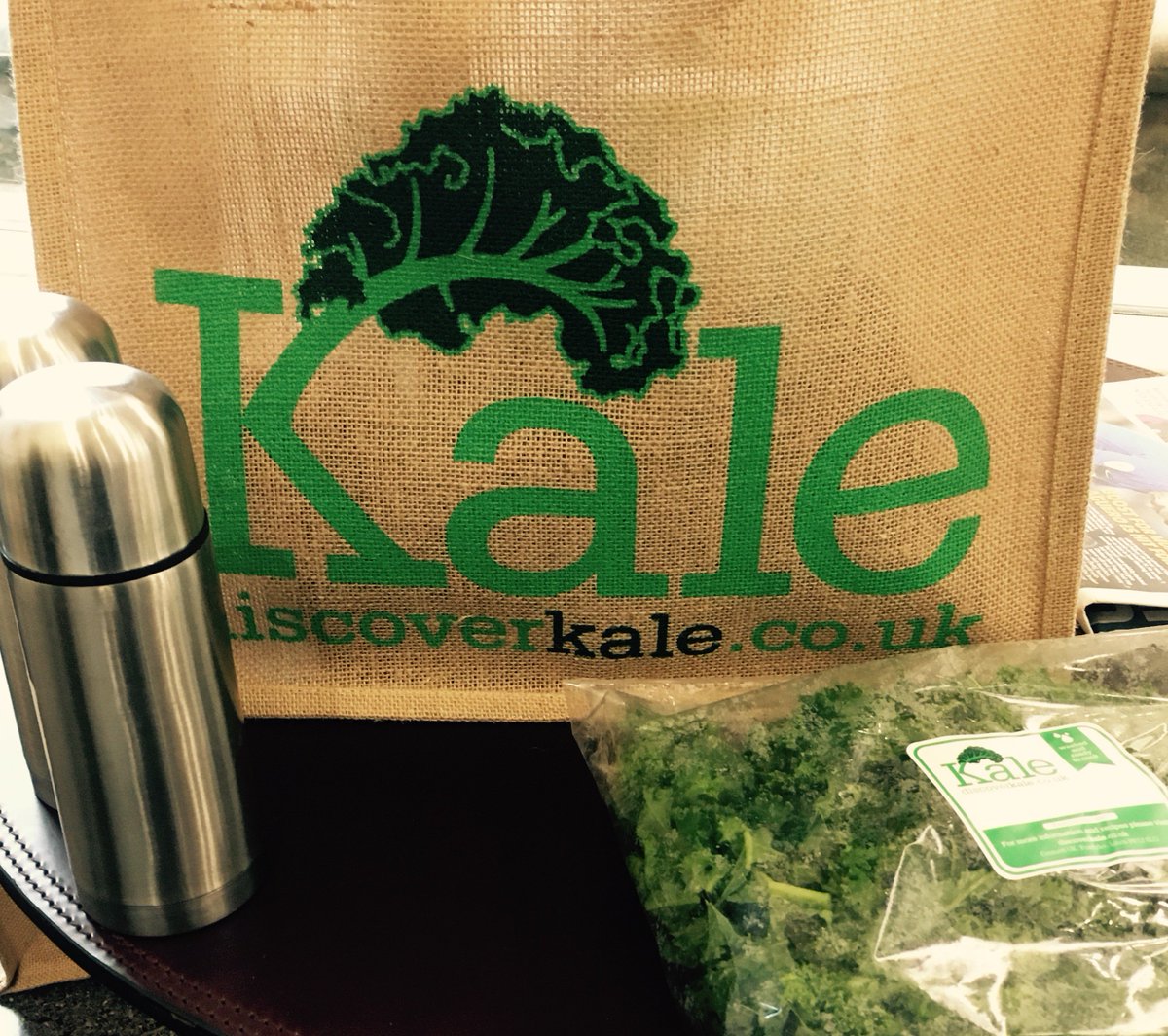 DiscoverKale's tweet photo. Lovely to see Faye from @Fitandwellmag - we hope you enjoy your #KaleDay2017 treats! ☺️ https://t.co/ry9r7z4arz