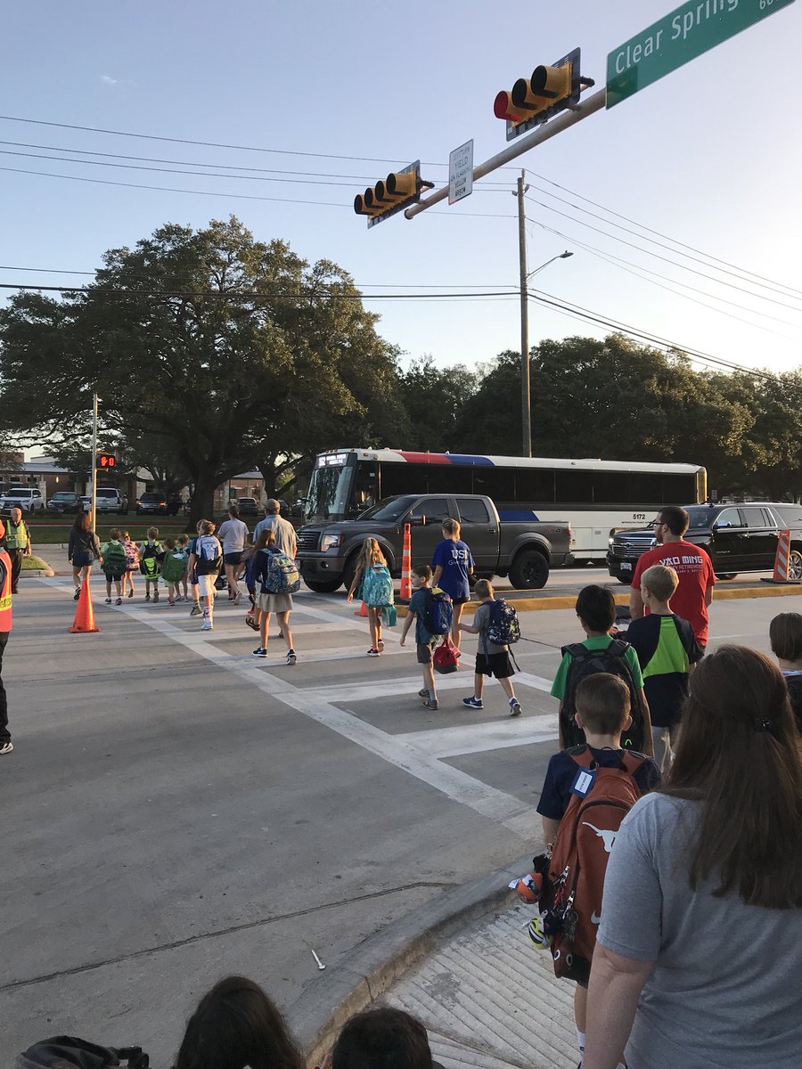 Happy Walk to School Day!!!! It was so much fun! #WalktoSchoolDay <a href="/MeadowWoodSBISD/">Meadow Wood Elem.</a>