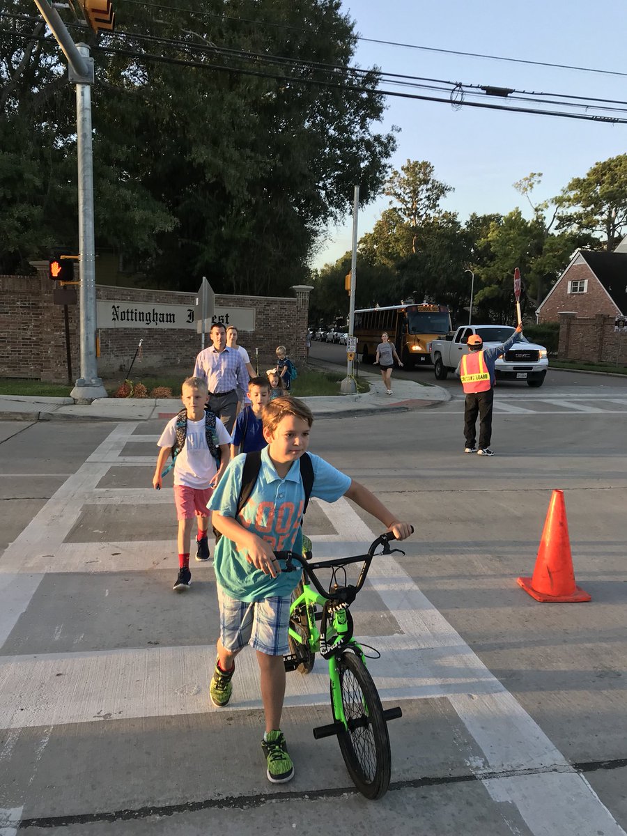 MoffettTeach's tweet photo. Happy Walk to School Day!!!! It was so much fun! #WalktoSchoolDay @MeadowWoodSBISD https://t.co/hhQ38hVQdC
