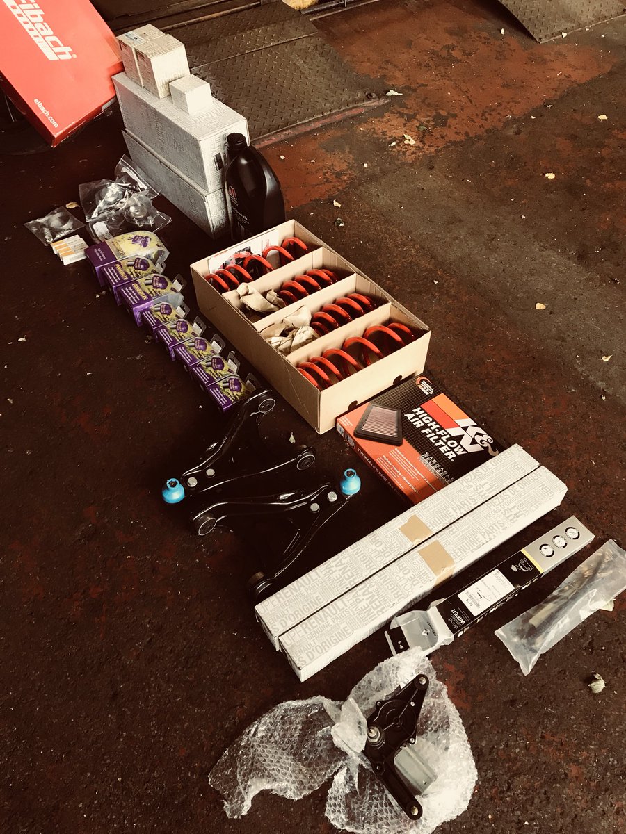 RenaultLeeds's tweet image. Renault Clio Sport in for suspension upgrade
#RenaultSport #RenaultSpecialist #Leeds