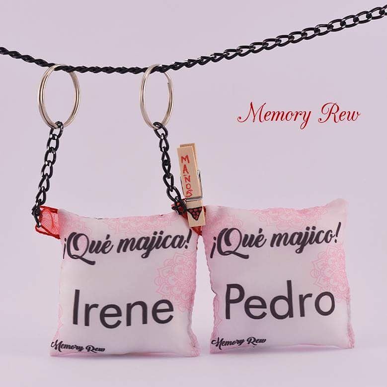 MemoryRew's tweet photo. ¿Es usual que en casa🏠, se lleven tus llaves?🔑Personaliza el llavero, en este caso nuestro diseño es de los Mañioskos 😂 #MemoryRew #Zaragoza https://t.co/T677pMyV39