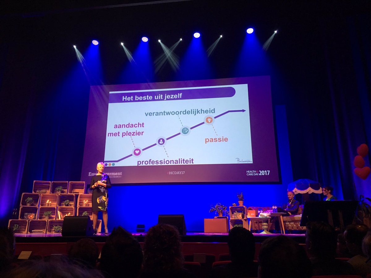 GerbenEversdijk's tweet photo. Bevlogen aftrap van @GreetPrins op de #HCDAY17: Empowerment! Korte termijn pijn, lange termijn fijn! https://t.co/E7x9o0Qlfd