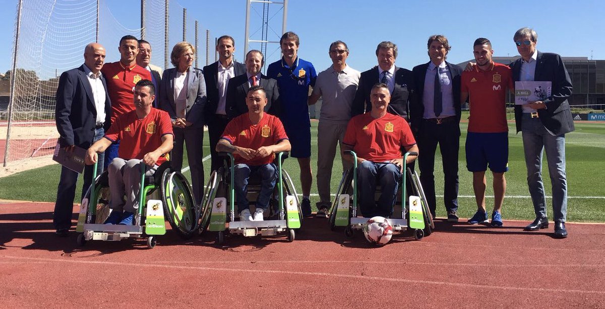 Thiago6's tweet image. Apoyando la práctica del fútbol en silla de ruedas. Admiración y respeto. #A-Ball