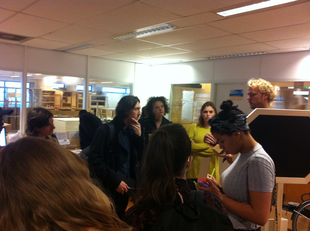 BijzPro's tweet photo. @Legerdesheils @LegerdesHeilsMN en uitleg door Tristan op de werkplaats! https://t.co/7ygumIZc1n