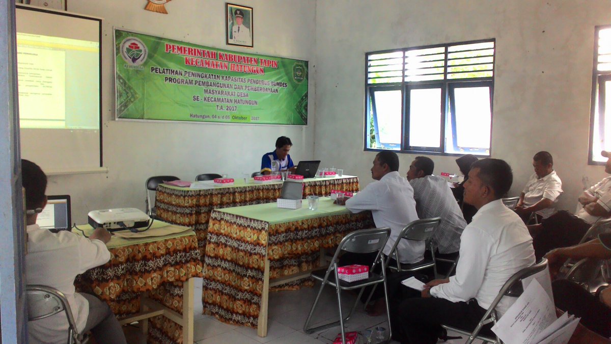 AcumYudi's tweet photo. Peningkatan kapasitas pengurus BUMDes se Kecamatan Hatungun Kab.Tapin @EkoSandjojo @taufikmadjid71 @tppindonesia @BappenasRI https://t.co/4FS9S749Lo
