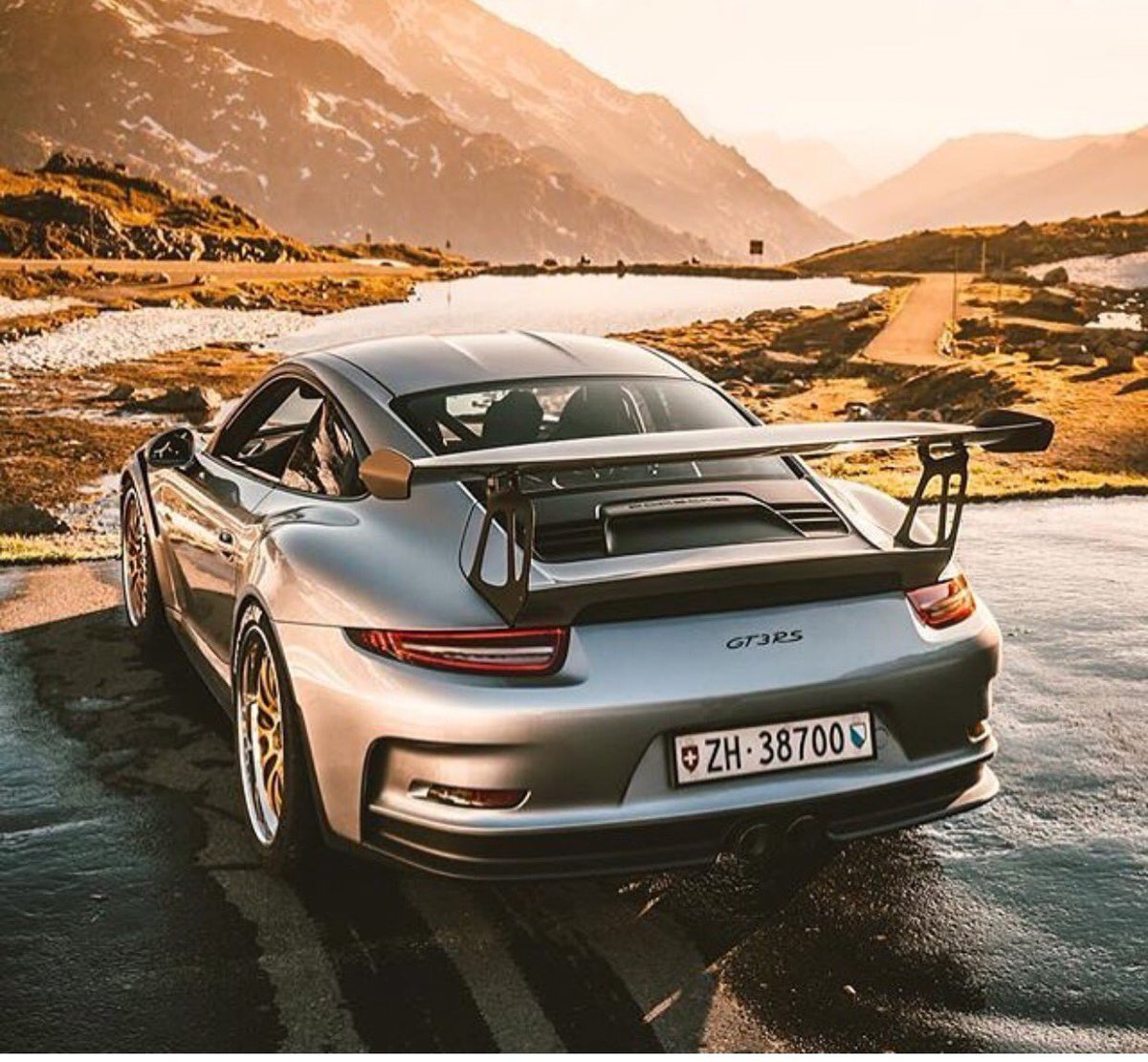 #wingwednesday 🙋<a href="/PaulbrooksAMG/">Paul Brooks</a> <a href="/MotoringEvents/">Rich @MotoringEvents</a> <a href="/Strasseleeds/">Strasse</a> <a href="/PorscheSauce/">Porsche Sauce</a> <a href="/rob13797/">911 TRAKDAYS</a> <a href="/TommyBLondon/">Legendary Rides 🏁</a> <a href="/paulrobertsrcz/">Paul Roberts</a>