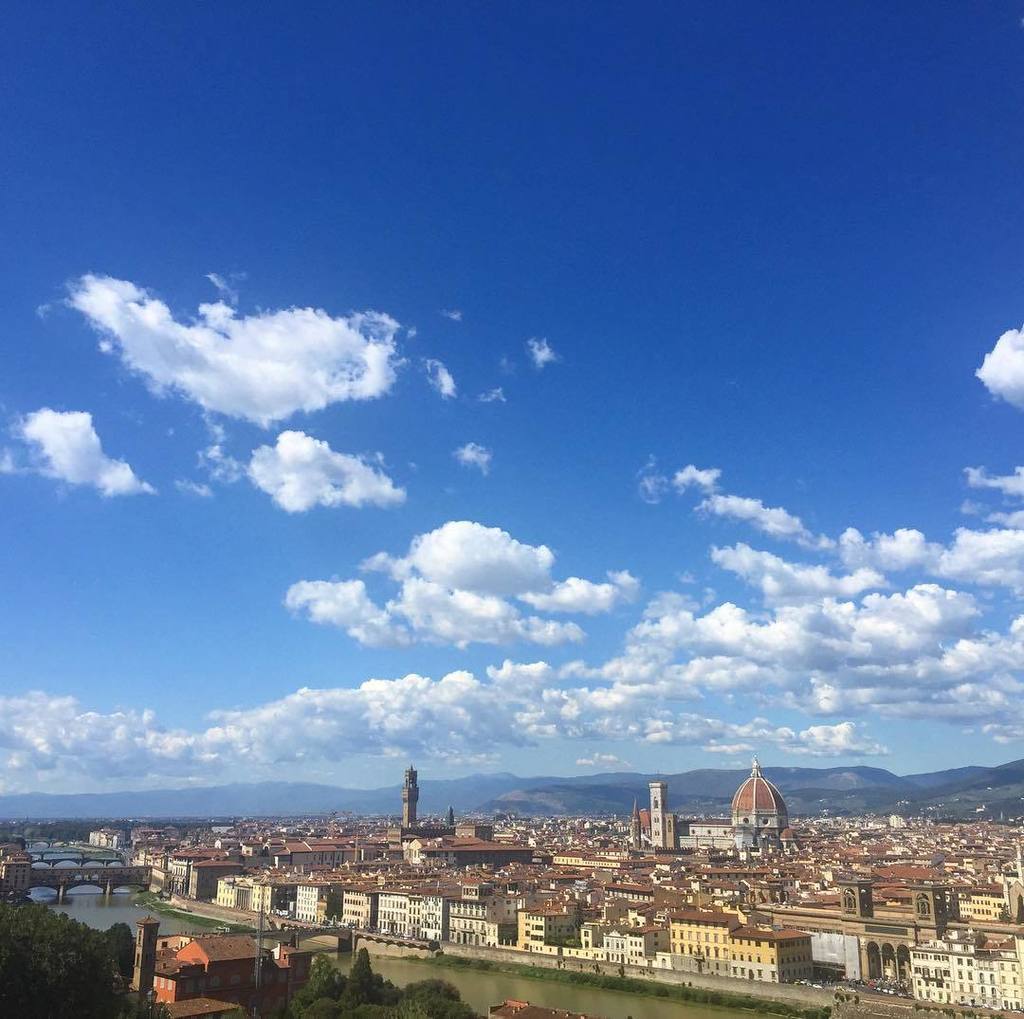 FlorenceBuzz's tweet photo. 🇮🇹Buongiorno senza filtri... 😍😍 🇨🇦This is what we wake up to everyday in #florence... ok world you can be jealous … https://t.co/3YAS30tU7q https://t.co/NWvThogaQy