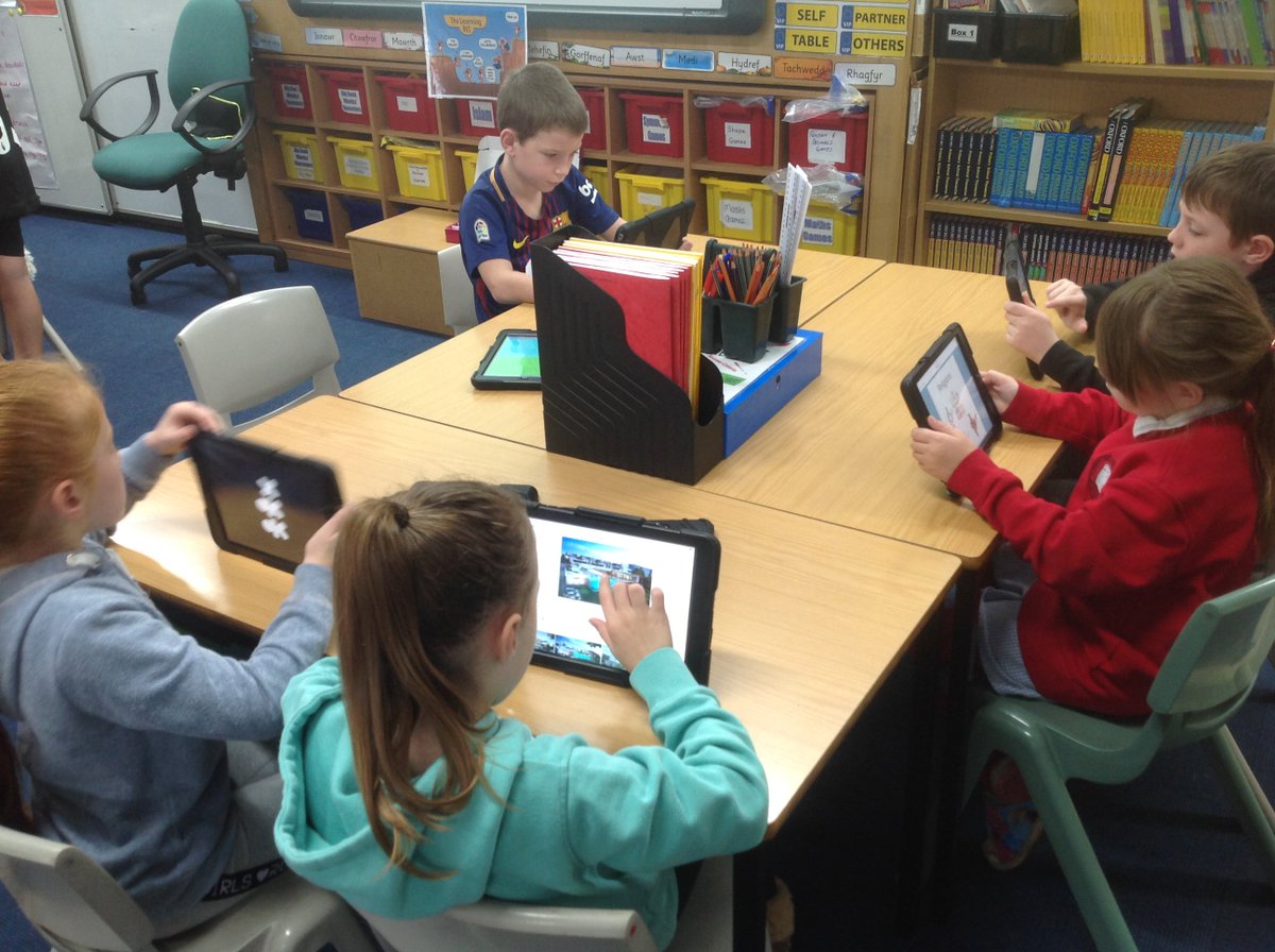 PDCSYr4's tweet photo. Year 4 are busy creating e-books on India using @BookCreatorApp and @PicCollage on the iPads. #DCF #DigitalCompetency #MultiApping @HwbNews https://t.co/ZGjjUbSnxo