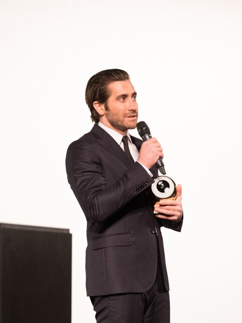 zurichfilmfest's tweet photo. Congrats, #JakeGyllenhaal! 💐🎉🍾 We‘re over the moon to have you as a Golden Eye Awardee! #ZFF2017 #GoldenEye #🎥 #award @StrongerTheFilm #🎬 https://t.co/B6nodIyUpY
