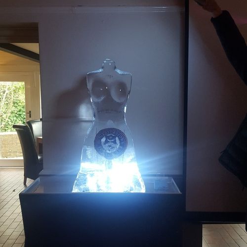 iceprom1's tweet photo. See how we can add that extra touch to a wedding, party, promotion or corporate event https://t.co/MSnVPFYKrx #Ice #Sculpture #Event #Party https://t.co/LhVUAOFw2Z