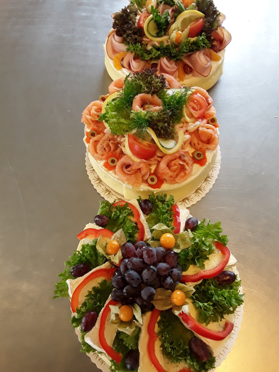 GodaMackan's tweet photo. Uppsalas godaste smörgåstårtor 5% rabatt v 40-41. Ring o beställ 018-512650.
#smörgåstårta #godamackan #uppsala #rabatt #vegansmörgåstårta https://t.co/o9H9162Fvm