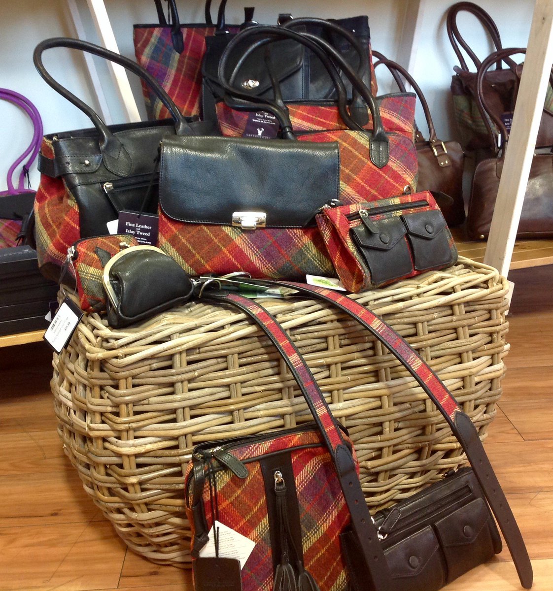 Simpsonsgarden's tweet photo. We are in love with this #IslayTweed and Leather Collection! ❤️
Check out this exquisite collection of #bags, gifts and accessories in store https://t.co/cz6nGm4leX