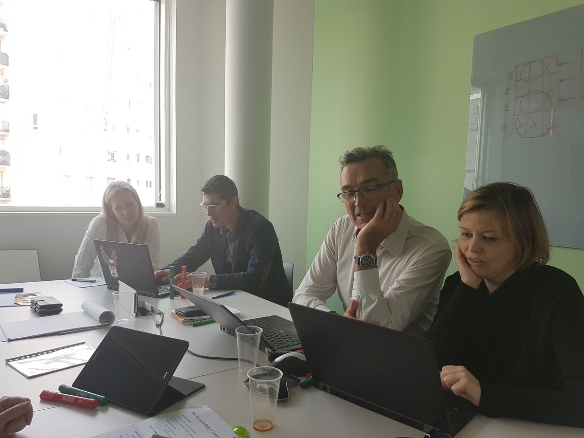 roscoisa1's tweet photo. Atelier de co écriture dans le rex #learnhacktors @GenerixGroupFR @BOuthenin @CathBalavoine @2000Cochet @MissMooc https://t.co/GbverBetGu