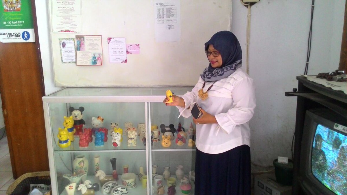 KiswoEndah's tweet photo. Prukades Souvenir Keramik Dr Desa Tatakan @jokowi @EkoSandjojo @taufikmadjid71 @BappenasRI @KemenDesa #4ProgramPrioritasDesa #ProvKalsel https://t.co/5Hoq1khvLc