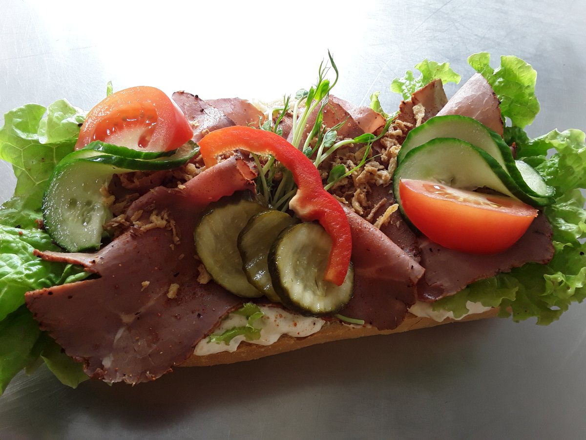 GodaMackan's tweet photo. Uppsalas fräschaste smörgåsar beställ på 018-512650. 
#smörgåsar #godamackan #uppsala #fräscht #turbo #ubåtar #frukostfrallor #landgång https://t.co/K58nIzuwiV