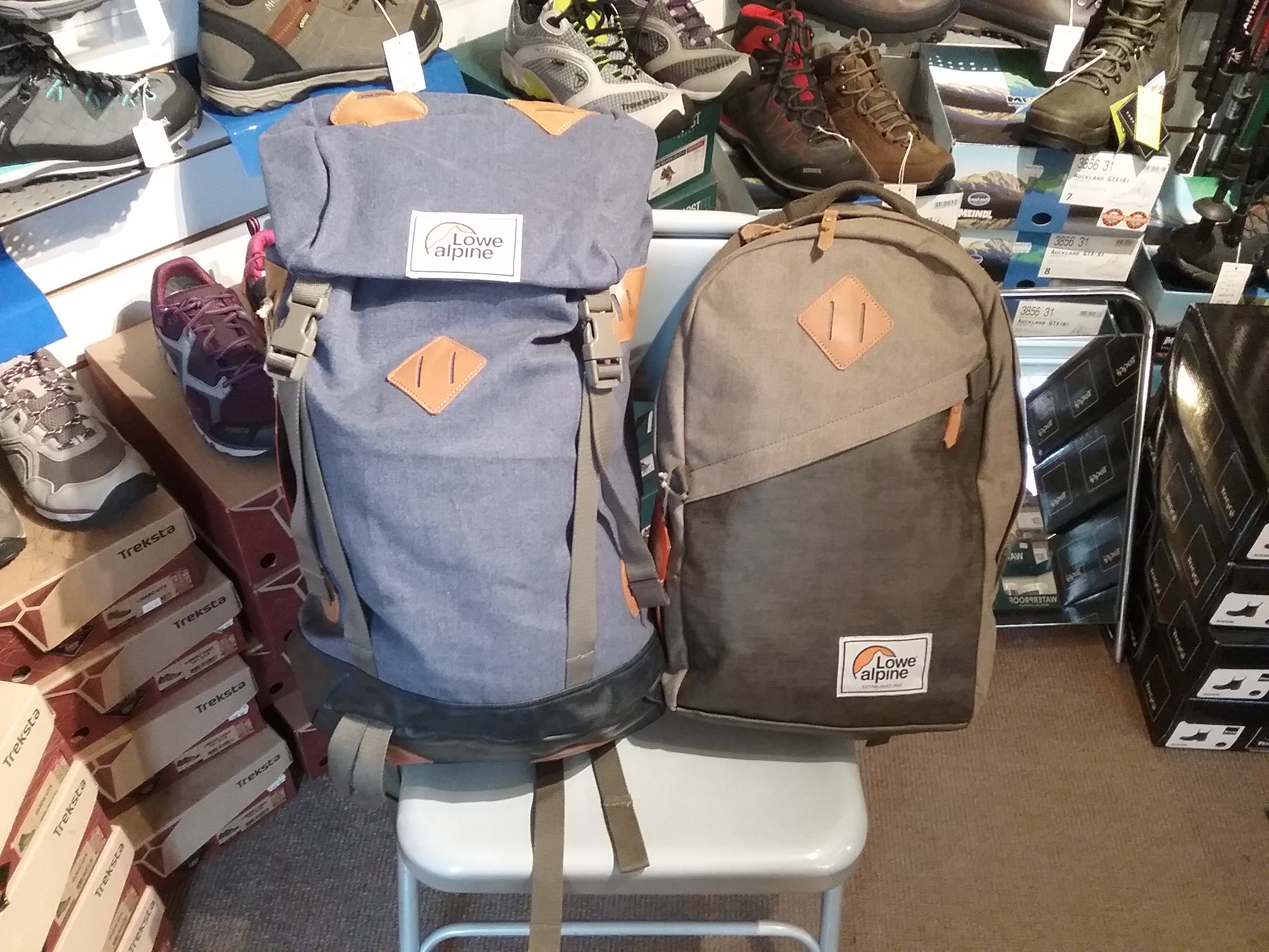 تويتر \ Morston تويتر: "Two new retro bag designs from Lowe Alpine. The adventurer and klettersack 30 in blue and brownstone! #retro #pack #bag #backpack https://t.co/u8M4GtYLuq"