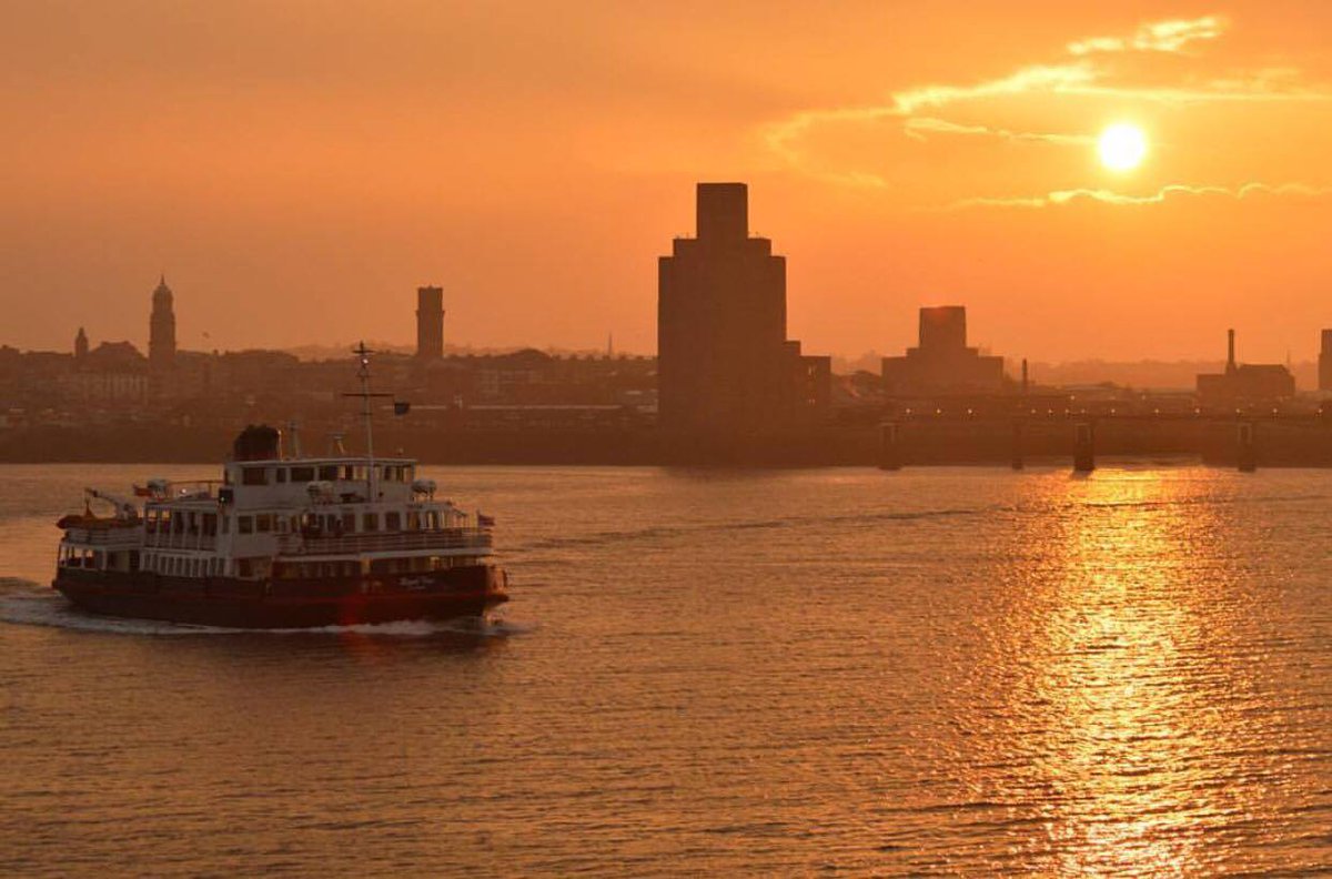 WeAreMerseyside's tweet photo. Sunset over the Mersey!

ig: Chris_stringer97 https://t.co/feQFs0Bw9p