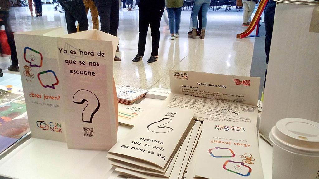 ConseJuvNA's tweet photo. Estamos en la @unav participando en el #Solidarium. Quieres información? Hurbildu zaitez! https://t.co/kN9C9Zxvkw