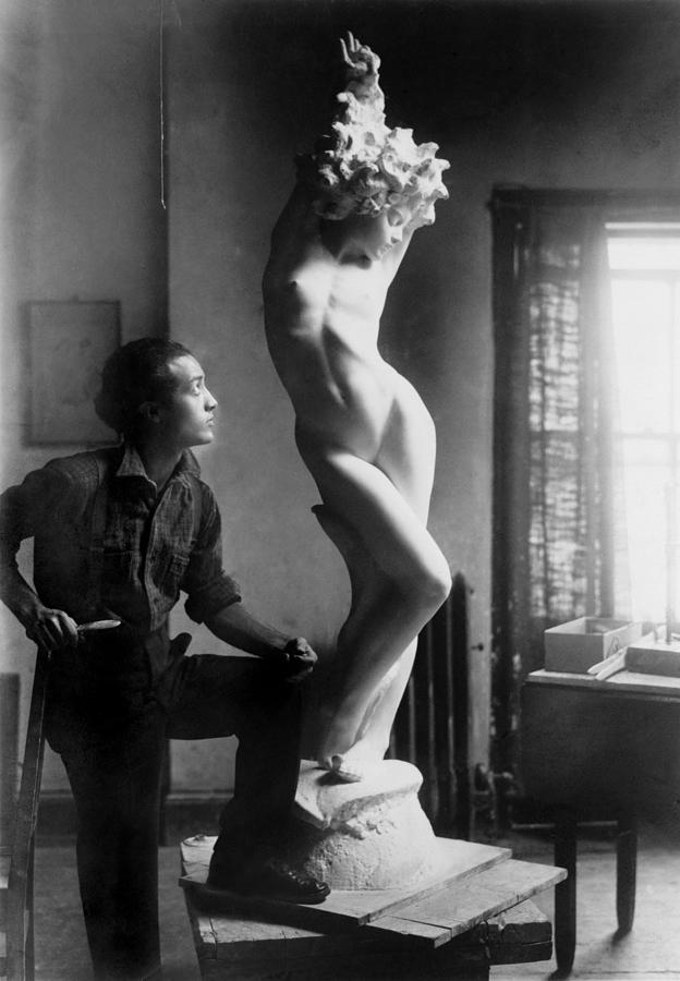 Frida Kahlo had several affairs with several people, one of them being Japanese-American sculptor Isamu Noguchi.