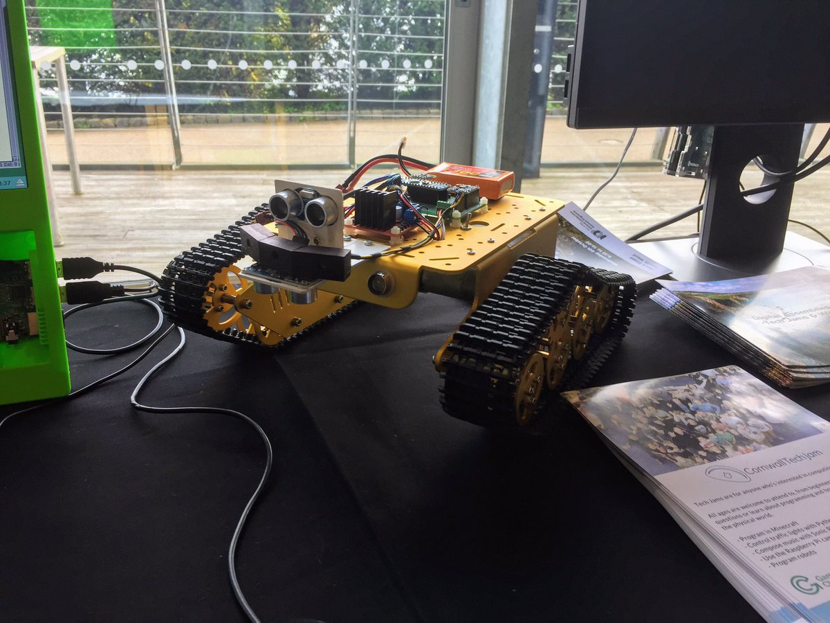 TechCornwall_'s tweet image. We&apos;re at @edenproject today with @NextStepsSW to inspire the next generation of Cornwalls tech talent #KernowTech