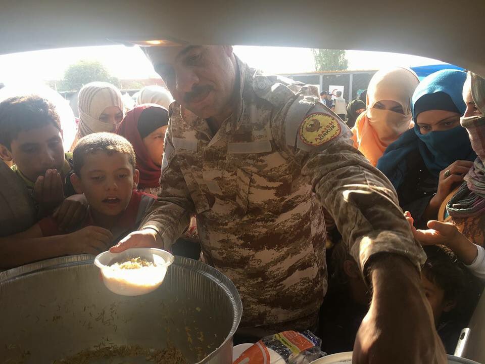 JccKrg's tweet photo. KRG Security Forces in #Dubis, providing hot food to #IDPs from Hawija. So far 4k #IDPs received & assisted. We will continue to support all https://t.co/Dbsg0fye53