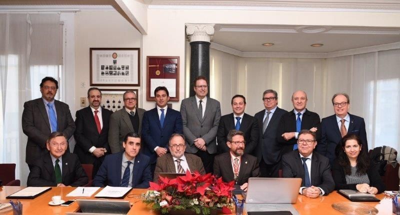 Confilegal's tweet image. La FIA insta a dimitir a los cargos de los colegios de Abogados catalanes que no defiendan el Estado de Derecho buff.ly/2xYV7Qp