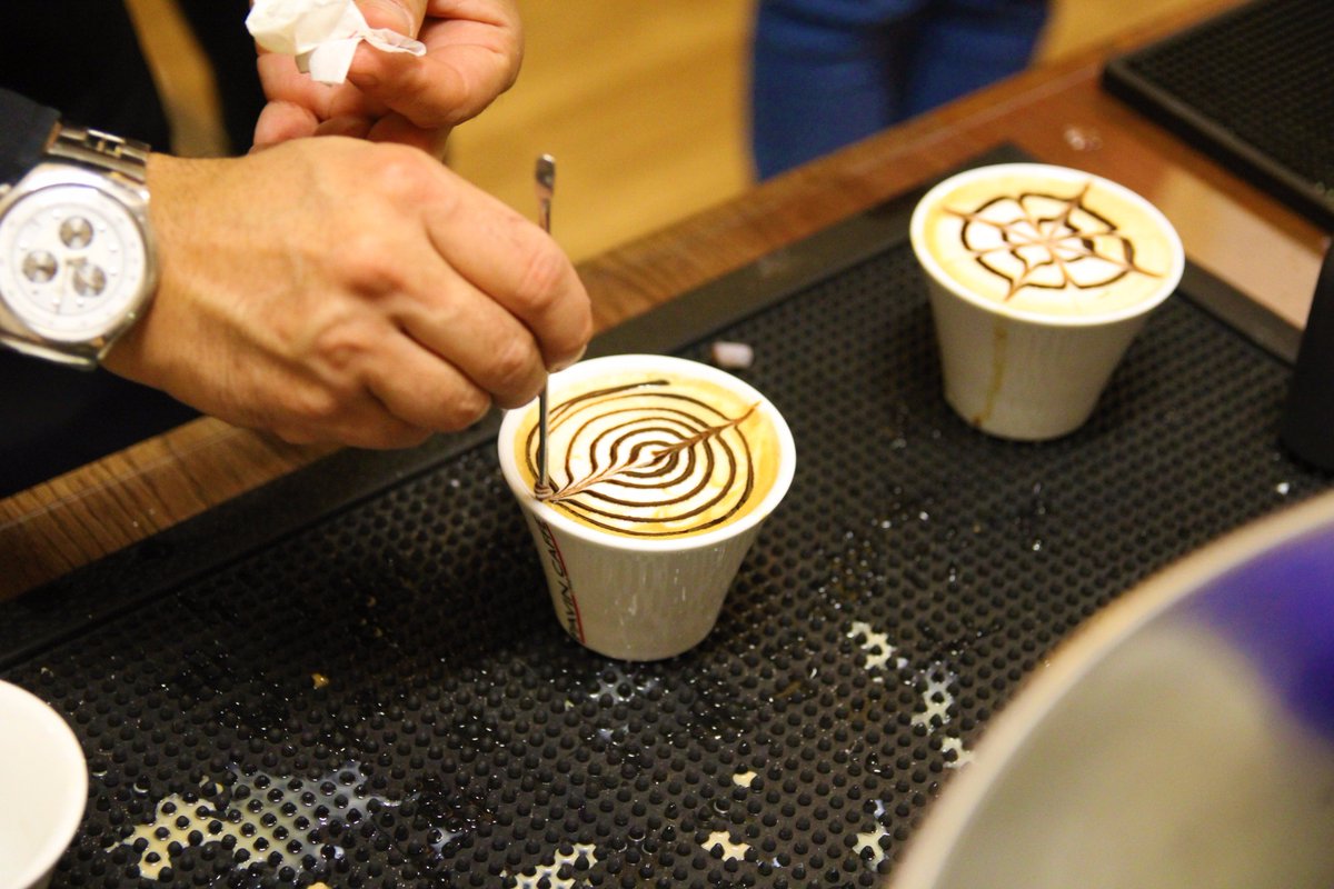 flairtender_snc's tweet photo. Buongiorno mondo! 
.....un cappuccino no?? 
Visita https://t.co/3ASDGSlQ0h sei ancora in #tempo! 
#latteart #cappuccino #cosaspetti #job https://t.co/oc0wisCuwS