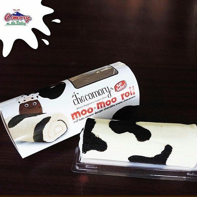 Chocomory's tweet photo. Taraaaaaaa... 🎉🎊

Ini dia MOO-MOO ROLL, cake roll susu cimory dgn cream chocomory yg kenikmatannya dijamin bikin kamu ketagihan!
#chocomory https://t.co/DEio0uZZ4z